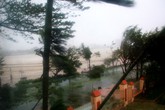 Bão số 11 tấn công: Biển Mỹ Khê dậy sóng dữ dội Bão số 11 tấn công: Biển Mỹ Khê dậy sóng dữ dội