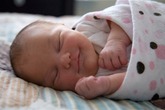 Quấn tã chặt, trẻ dễ bị bệnh khớp Quấn tã chặt, trẻ dễ bị bệnh khớp