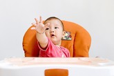 Thức ăn phù hợp với từng giai đoạn mọc răng của bé Thức ăn phù hợp với từng giai đoạn mọc răng của bé