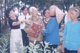 Đại tướng Võ Nguyên Giáp với những người dân quê nhà Đại tướng Võ Nguyên Giáp với những người dân quê nhà