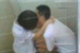 Choáng với cặp đôi "mây mưa" làm sập bồn cầu nhà vệ sinh Choáng với cặp đôi "mây mưa" làm sập bồn cầu nhà vệ sinh