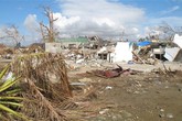 Cả làng trở thành góa phụ sau siêu bão Haiyan Cả làng trở thành góa phụ sau siêu bão Haiyan