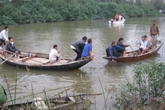 Nữ sinh học giỏi gieo mình xuống sông tự tử Nữ sinh học giỏi gieo mình xuống sông tự tử