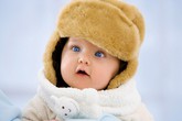 5 chú ý quan trọng khi mặc quần áo cho bé trong ngày lạnh 5 chú ý quan trọng khi mặc quần áo cho bé trong ngày lạnh