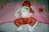 Bé sơ sinh nặng gần 6 kg ở Bình Định Bé sơ sinh nặng gần 6 kg ở Bình Định