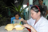 Cháu bé 3 tuổi bị bạo hành tuyệt nhiên không nhắc đến mẹ Cháu bé 3 tuổi bị bạo hành tuyệt nhiên không nhắc đến mẹ