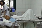 Bất ngờ bổ cuốc vào đầu nạn nhân rồi giở trò đồi bại Bất ngờ bổ cuốc vào đầu nạn nhân rồi giở trò đồi bại