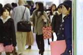 Đang mua sắm cùng bạn trai, cô gái bị đâm chết giữa phố Đang mua sắm cùng bạn trai, cô gái bị đâm chết giữa phố