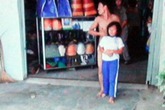 Giải cứu bé gái 8 tuổi bị nghi can trộm xe khống chế Giải cứu bé gái 8 tuổi bị nghi can trộm xe khống chế
