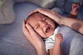 Mẹ lơ là, ôsin cho con ăn bẩn Mẹ lơ là, ôsin cho con ăn bẩn
