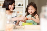 Những việc nhà mẹ nên giao cho bé 2-4 tuổi làm Những việc nhà mẹ nên giao cho bé 2-4 tuổi làm