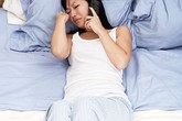 Sụt sùi tiếng khóc lúc nửa đêm Sụt sùi tiếng khóc lúc nửa đêm