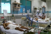 Bị dằm đâm vào chân, bé trai nguy kịch Bị dằm đâm vào chân, bé trai nguy kịch