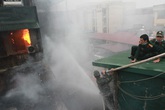 Hà Nội: Lửa thiêu rụi 9 căn hộ trong khu tập thể Nam Đồng Hà Nội: Lửa thiêu rụi 9 căn hộ trong khu tập thể Nam Đồng