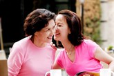 Tủi thân vì con gái chỉ lấy lòng nhà chồng Tủi thân vì con gái chỉ lấy lòng nhà chồng
