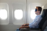 Bị nhốt trên máy bay vì... ngủ quên Bị nhốt trên máy bay vì... ngủ quên
