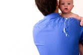 Bé bị nôn: những dấu hiệu bình thường và bất bình thường Bé bị nôn: những dấu hiệu bình thường và bất bình thường