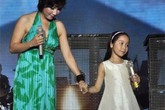 "Hổ phụ, hổ mẫu" dẫn con vào showbiz "Hổ phụ, hổ mẫu" dẫn con vào showbiz