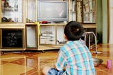 Chữa thói quen 'ngồi đồng' xem tivi của trẻ Chữa thói quen 'ngồi đồng' xem tivi của trẻ