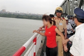 Giận chồng, lên cầu Chương Dương tự tử Giận chồng, lên cầu Chương Dương tự tử
