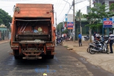 Cụ bà 80 tuổi chết dưới bánh xe rác Cụ bà 80 tuổi chết dưới bánh xe rác