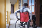 Lãng tử sáng ăn xin, tối đi vũ trường Lãng tử sáng ăn xin, tối đi vũ trường