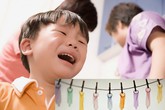 Con hư vì bố mẹ lỡ... hớ hênh Con hư vì bố mẹ lỡ... hớ hênh