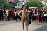 Những kẻ kỳ quặc gây xôn xao đường phố Những kẻ kỳ quặc gây xôn xao đường phố
