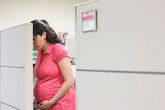 Lắc đầu, lè lưỡi vì bà bầu khó tính Lắc đầu, lè lưỡi vì bà bầu khó tính