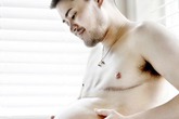 Người đàn ông mang bầu không được ly hôn Người đàn ông mang bầu không được ly hôn