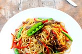 Mỳ spaghetti xào thịt bò làm nhanh ăn ngon Mỳ spaghetti xào thịt bò làm nhanh ăn ngon