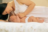Những đồn thổi hoang đường về bú sữa mẹ Những đồn thổi hoang đường về bú sữa mẹ