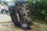 Ôtô 'điên' tông chết hai người đi xe máy Ôtô 'điên' tông chết hai người đi xe máy
