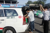Lái taxi, kiếm "nghìn đô" mỗi tháng Lái taxi, kiếm "nghìn đô" mỗi tháng