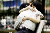 Thiếu nữ nhét túi ni lông vào 'cô bé' để tránh thai Thiếu nữ nhét túi ni lông vào 'cô bé' để tránh thai