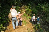 Những chuyện đau đớn ít biết của giới săn trầm Những chuyện đau đớn ít biết của giới săn trầm