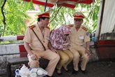 Mẹ để lại hai con tìm đến cầu Chương Dương tự vẫn Mẹ để lại hai con tìm đến cầu Chương Dương tự vẫn