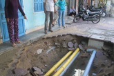 Hoảng hồn vì “hố tử thần” xuất hiện trước nhà Hoảng hồn vì “hố tử thần” xuất hiện trước nhà