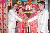 Đám cưới song sinh lạ lùng ở Việt Nam Đám cưới song sinh lạ lùng ở Việt Nam