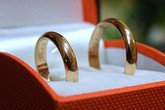 Hối lộ gần 1 tỷ đồng để lấy chồng Việt Nam Hối lộ gần 1 tỷ đồng để lấy chồng Việt Nam
