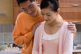 "Vợ ngoan chẳng khác nào gạo luộc, rau luộc!" "Vợ ngoan chẳng khác nào gạo luộc, rau luộc!"