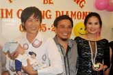 Hoài Linh nhận con gái Hồng Tơ làm con nuôi Hoài Linh nhận con gái Hồng Tơ làm con nuôi