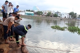 Đang mặc quần, nam thanh niên ngã kênh mất tích Đang mặc quần, nam thanh niên ngã kênh mất tích