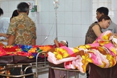 Xe đi đám tang rơi xuống vực, 4 người nguy kịch Xe đi đám tang rơi xuống vực, 4 người nguy kịch