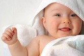 Bé 10 tháng có cần ăn sữa ngoài Bé 10 tháng có cần ăn sữa ngoài