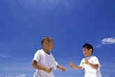 Con bị bắt nạt: dạy con im lặng hay đánh lại? Con bị bắt nạt: dạy con im lặng hay đánh lại?