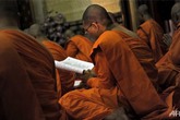 Hai sư trẻ bị bắt vì môi giới mại dâm cho... sư trụ trì Hai sư trẻ bị bắt vì môi giới mại dâm cho... sư trụ trì