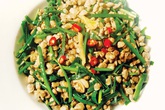 Cay cay hến xào lá hẹ Cay cay hến xào lá hẹ