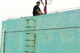 Nhảy lầu tự tử, sợ không ai biết nên đốt pháo Nhảy lầu tự tử, sợ không ai biết nên đốt pháo