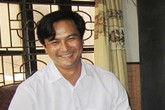 Chủ tịch thị trấn thi tốt nghiệp cùng con trai Chủ tịch thị trấn thi tốt nghiệp cùng con trai